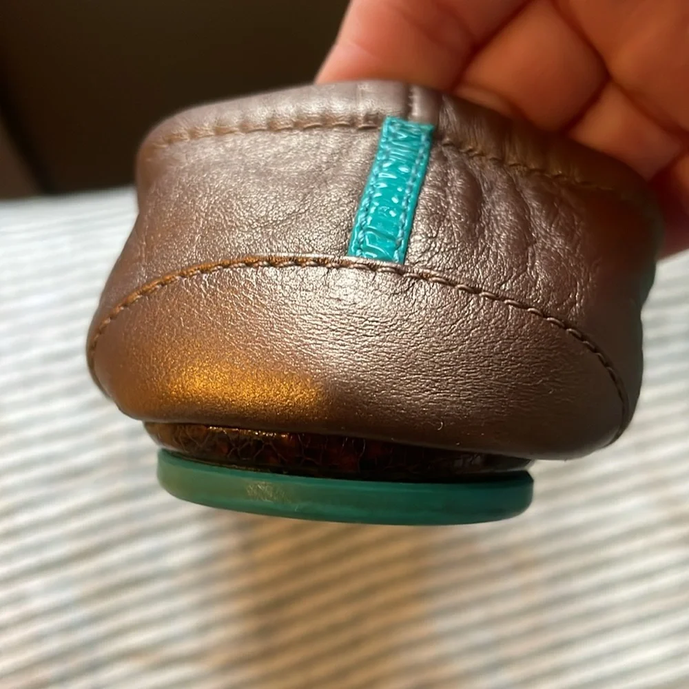 Tieks Copper/ Rose Gold Ballet Flats with Teal Sole Size 8 - Picture 5 of 12